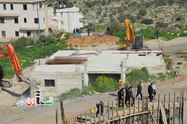 فيديو: قوات كبيرة ومُدججة بالدبابات والصواريخ تهدم اساسات بيت الشيخ غازي عيسى بحجة البناء في ارض المنهال ...